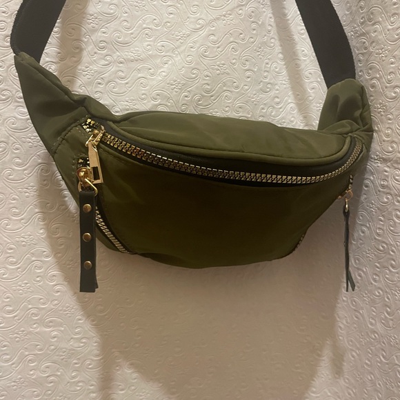 Green Nylon Crossbody Belt Bag Sports Bag Fanny Pack Gold Metal Zipper Accents - Picture 10 of 13